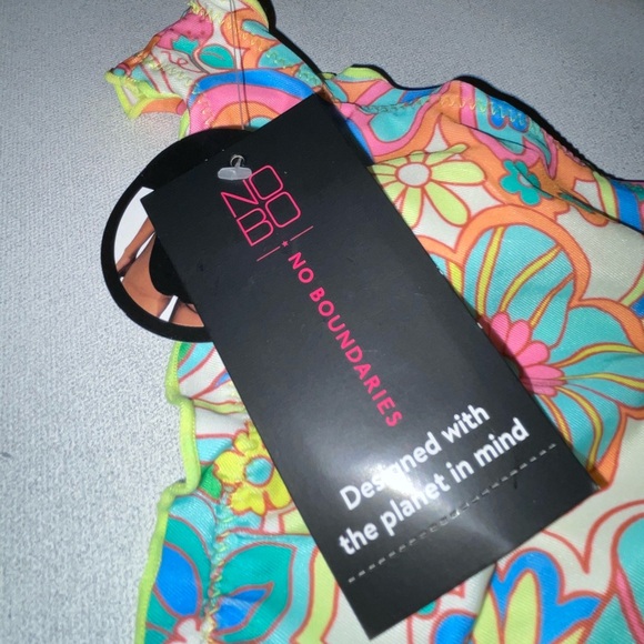 BNWT No Boundaries Vibrant Floral Bikini Bottoms (Floral Dream, XL(15-17)) - Picture 4 of 9